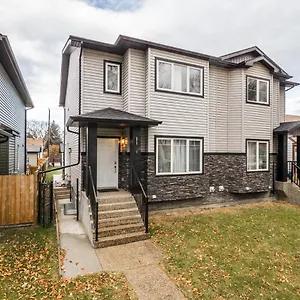 https://3-bed-3-bath-modern-executive-home-netflix-perfect-for.edmonton-hotels.net